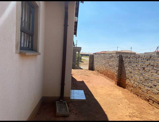 3 BEDROOM HOUSE FOR SALE IN EVATON WEST